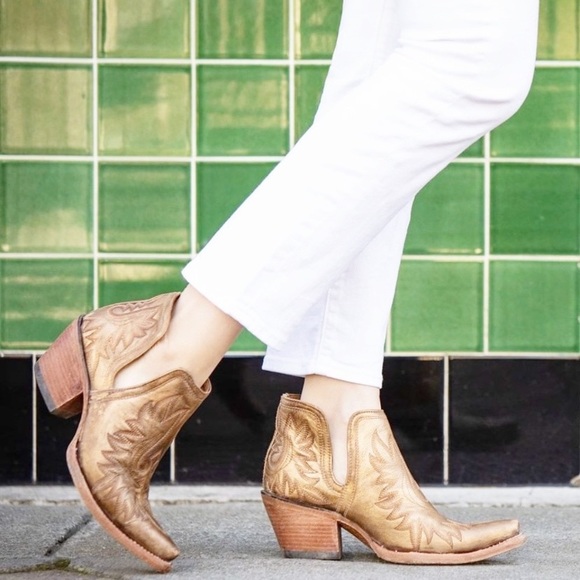 ariat western booties